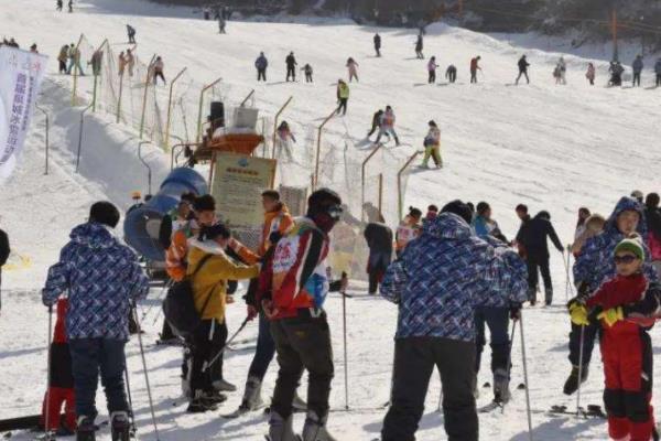 济南跑马岭滑雪场门票