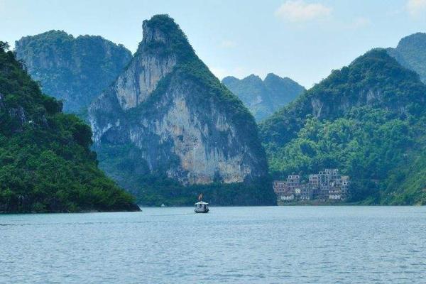 广西大龙湖风景区在哪里