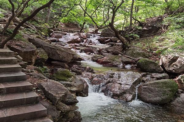 红崖大峡谷在什么地方 红崖大峡谷值得去吗