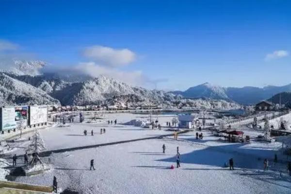 西岭雪山滑雪场开放时间门票及游玩攻略