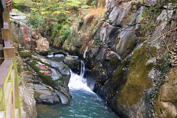 洪崖丹井景区门票多少钱及游玩攻略